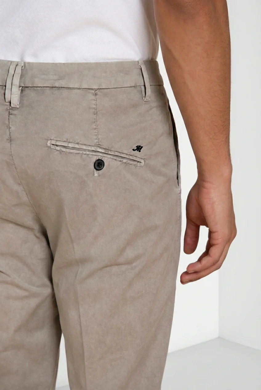 Osaka 1 Pince delamere pantalone chino uomo in gabardina stretch carrot fit - Image 3