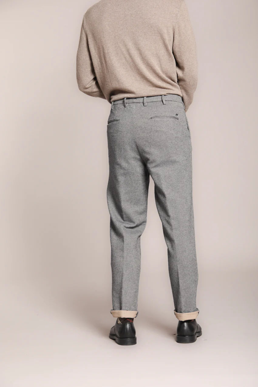 Boston pantalone chino uomo in cotone trama diagonale gessata relaxed fit - Image 5