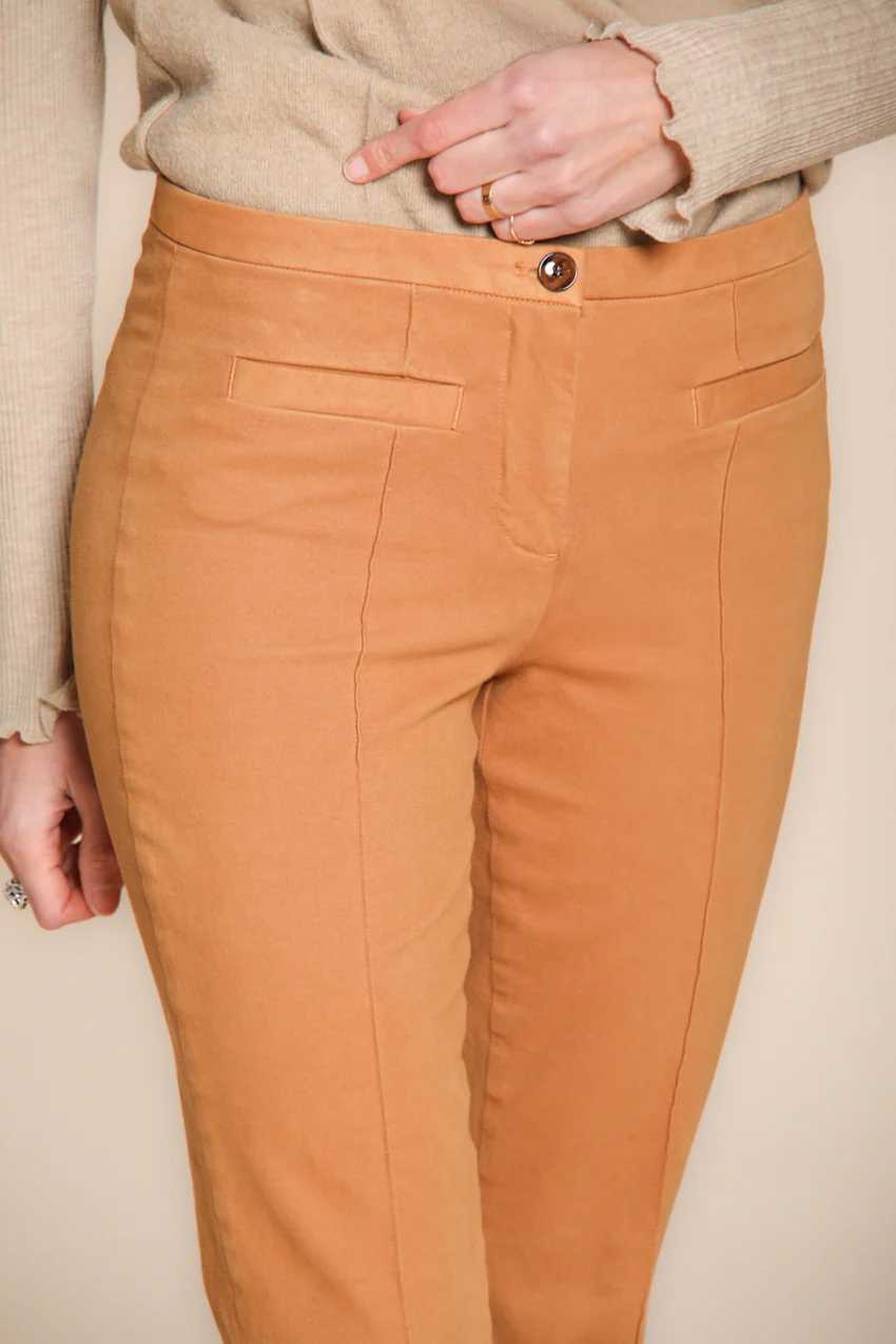 Milano Flare pantalone chino donna in raso slim fit - Image 2