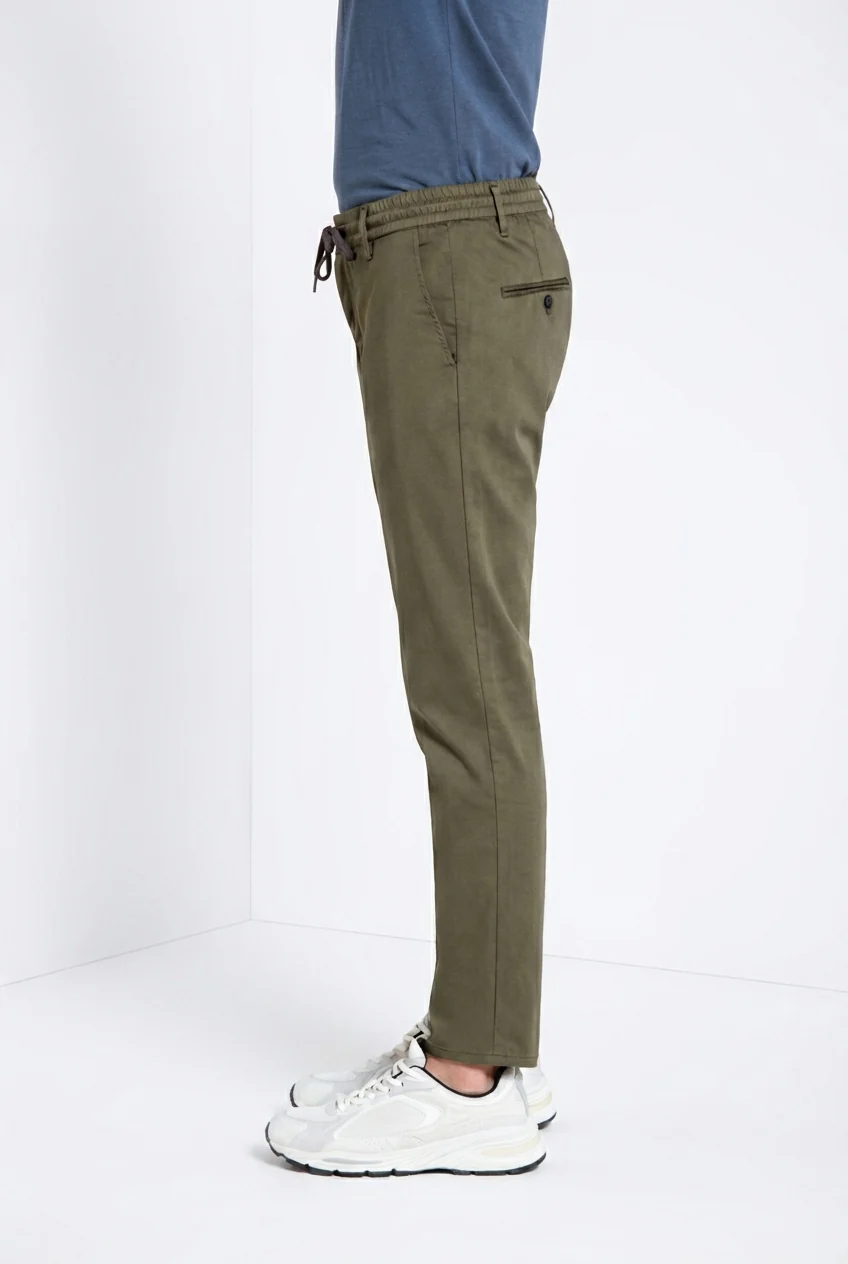 Milano Jogger Travel pantalone chino uomo in raso tecnico travel stretch extra slim fit - Image 3