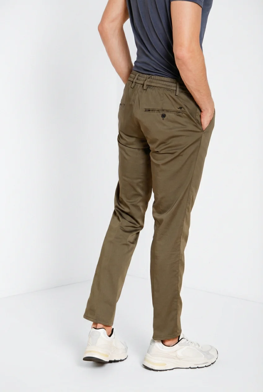 Milano Jogger Travel pantalone chino uomo in raso tecnico travel stretch extra slim fit - Image 4
