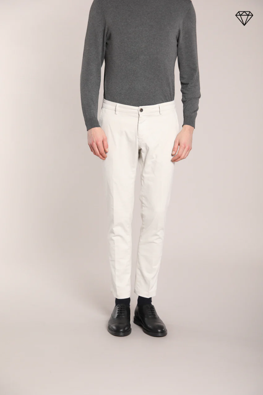 Milano pantalone chino uomo in gabardina stretch extra slim fit ①