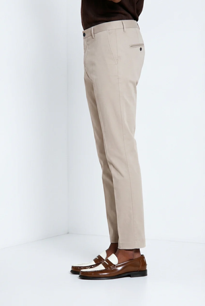 Osaka 1 Pinces pantalone chino uomo in raso di cotone e seta carrot fit ① - Image 4
