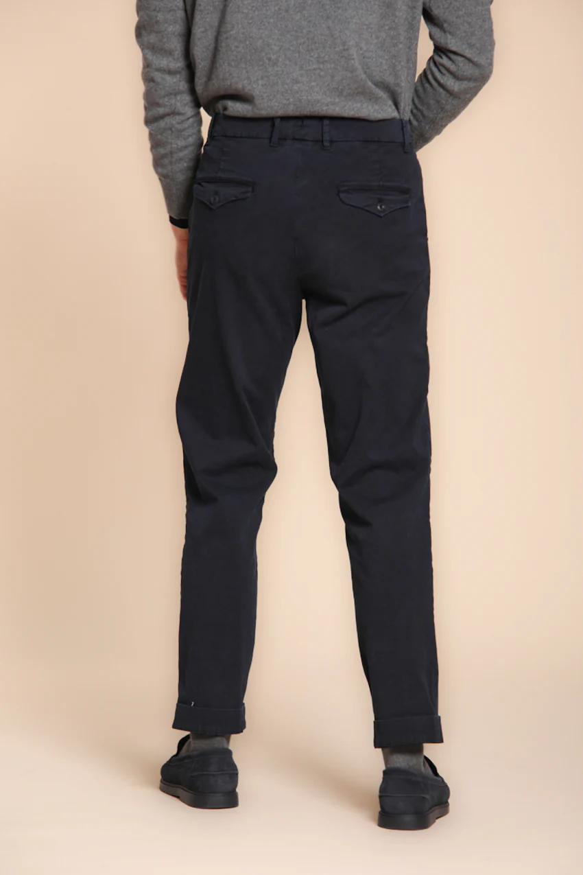 Pinces pantalone chino uomo in gabardina relaxed fit - Image 4