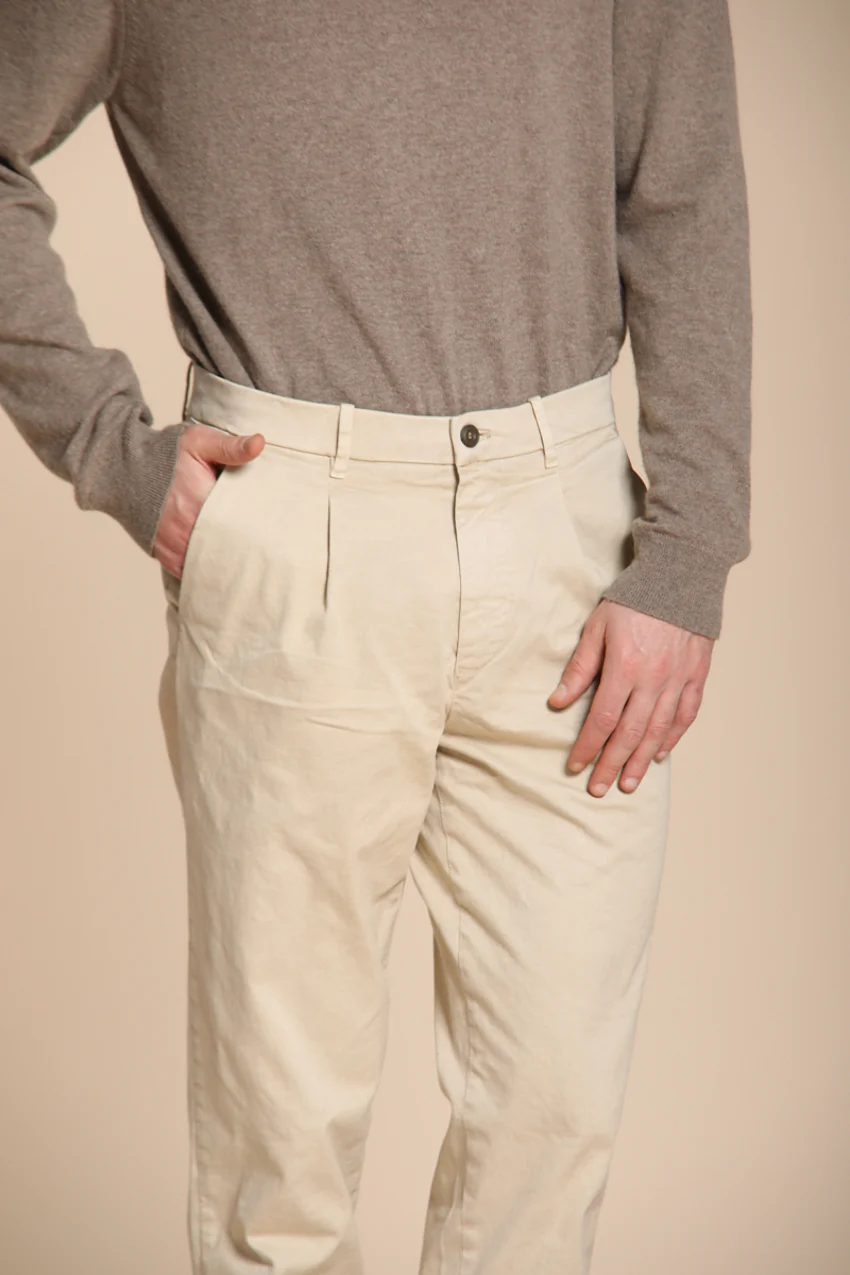 Pinces pantalone chino uomo in gabardina relaxed fit - Image 2