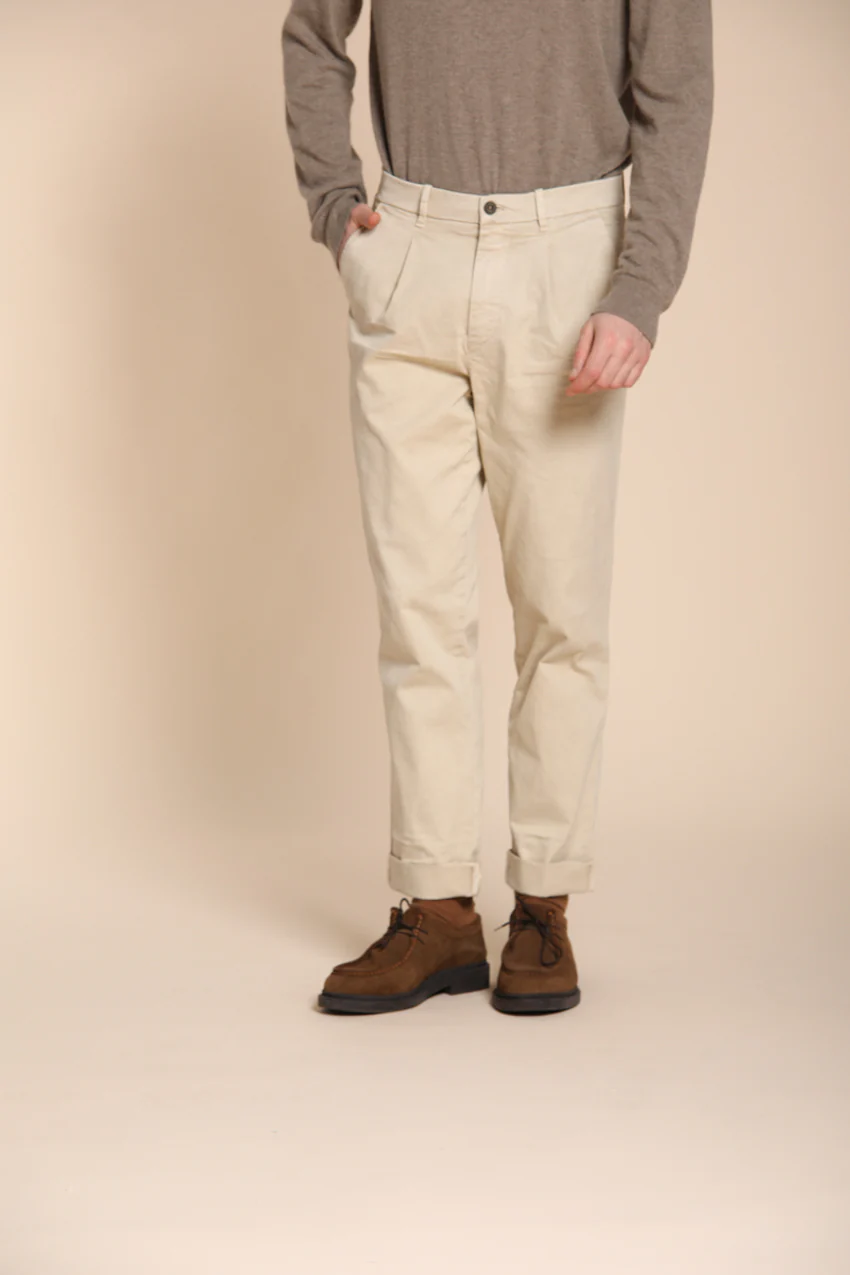 Pinces pantalone chino uomo in gabardina relaxed fit - Image 3