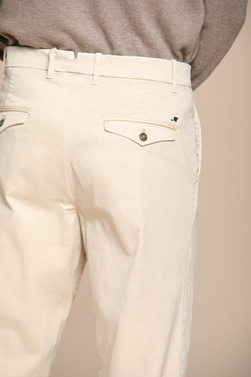 Pinces pantalone chino uomo in gabardina relaxed fit - Image 6