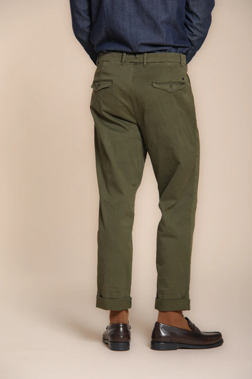 Pinces pantalone chino uomo in gabardina relaxed fit - Image 5